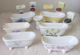 Assorted Fancy Porcelain Bathroom Set