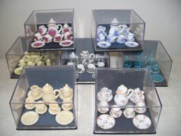 17 Piece Porcelain Tes Sets