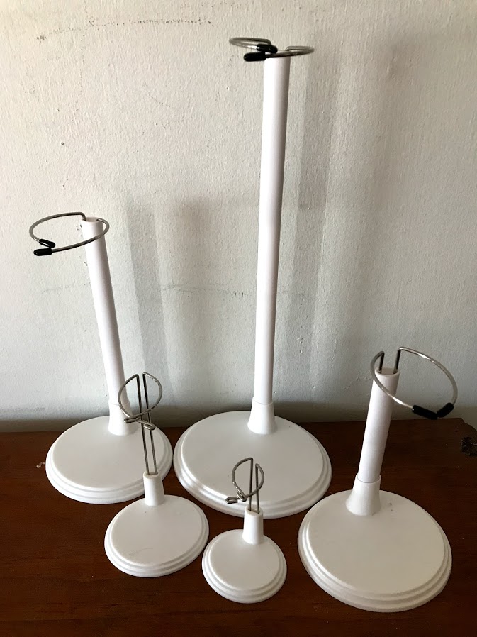 DollStand1